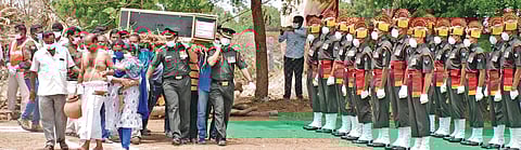 Col Santosh’s wife Santoshi, son Anirudh and father Upender Babu accompany his mortal remains to the funeral spot