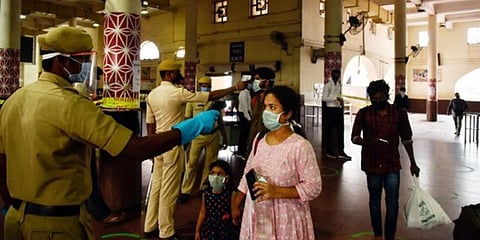 Scores of people line up at Secunderabad railway station, as special trains, from SCR to various parts of the country, start services. (Photo| Vinay Madapu, EPS)