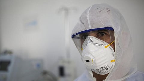 The advisory states that vulnerable individuals and health care staff should wear masks in crowded or closed spaces.