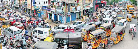 Roads were clogged with vehicles in Madurai on Tuesday as the city braced for a seven-day-long intense lockdown starting from Wednesday | k k sundar