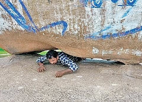 Villagers of Malkapur (A), located nine km from Nizamabad town, claim to have discovered a miraculous cure for their body aches, back pain and digestive problems.