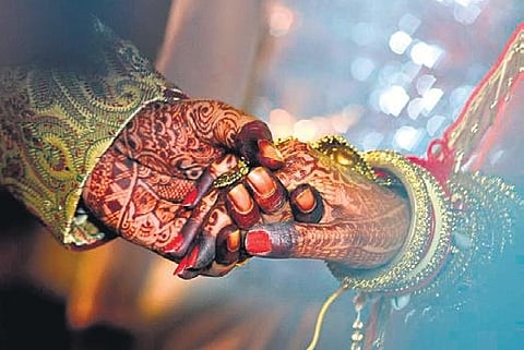 Weddings at inter-state checkposts becoming new trend in Idukki