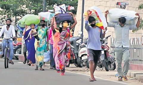 Workers from other states stepping out of Cuttack railway station I EXPRESS