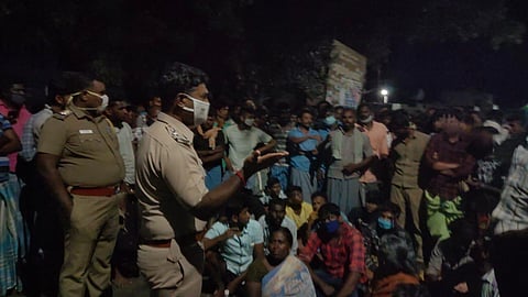 Police talking to Veerakeralampudur people who had blocked the Surandai - Alangulam road after the alleged custodial death of a 25-year-old youth. (Photo | Express)