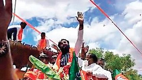 Health Minister B Sriramulu attends an event in Chitradurga without a mask. His followers didn’t follow social distancing