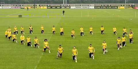 The entire Borussia Dortmund squad took a knee at their training facility. (Photo | Mats Hummels Twitter)