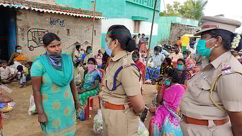DSP Sangeetha interacting with Krishnaveni. (Photo | Express)