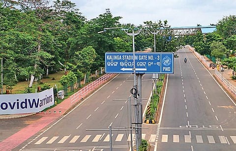 Kalinga Stadium Road wears a deserted look during weekend shutdown in Bhubaneswar (Photo | Irfana, EPS)
