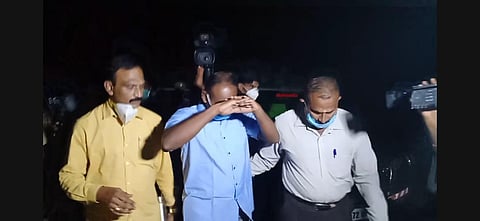 Former Sub-Inspector of Sathankulam police station Raghu Ganesh, the key accused in the Jeyaraj-Beniks case being taken to Thoothukudi medical college hospital for medical check up. (Photo | Express)