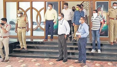 CBI officials at R&B Guest House at Pulivendula in Kadapa on Sunday I EXPRESS