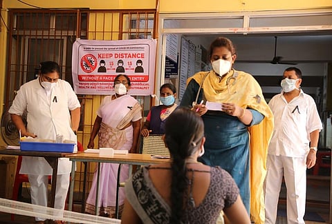 Health workers wearing black badges in protest (Express Photo | G Pattabi Raman)