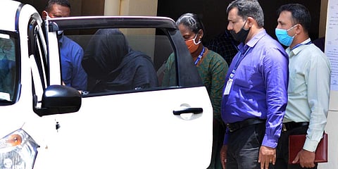 Kerala gold smuggling case accused Swapana Suresh being produced at NIA court in Kochi on Tuesday. (Photo| A Sanesh, EPS)