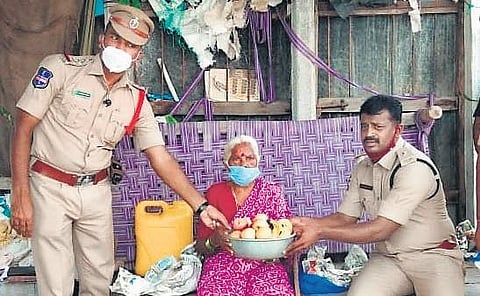 Police personnel hand over fruits to Maoist leader Raji Reddy’s mother Veeramma at Kistampet village in Peddapalli district on Thursday