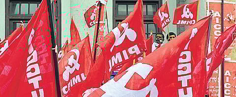 Mazdoor Sangh to drag govt to court