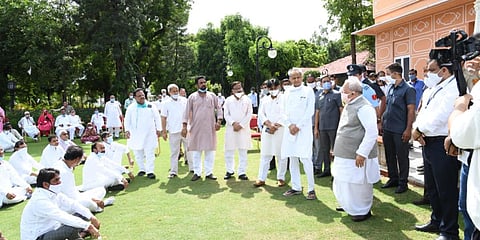 Rajasthan CM Ashok Gehlot meeting Rajasthan Governor Kalraj Mishra along with party and other supporting MLAs at Raj Bhavan in Jaipur. (Photo| Special Arrangement)