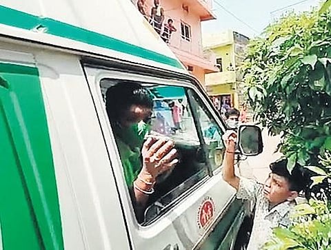 Manoj’s son pleading with the ambulance driver in Prahalad Nagar I Express