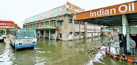 ksrtc bus station at ernakulam south,Flooded KSRTC bus station at Ernakulam south