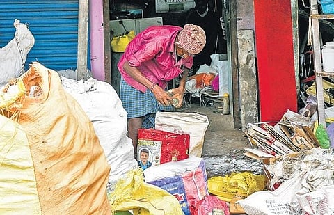 Ragpicker selling items at Tiruchy railway junction on Friday. (Photo | MK Ashok Kumar/EPS)