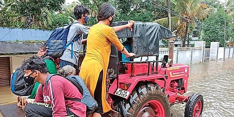 People of Thalavadi near Tiruvalla being shifted to a camp on Sunday (Photo | EPS)