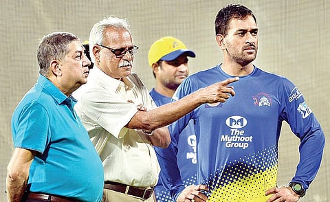 N Srinivasan, CSK CEO Kasi Viswanathan with the skipper. (D Sampathkumar | EPS)