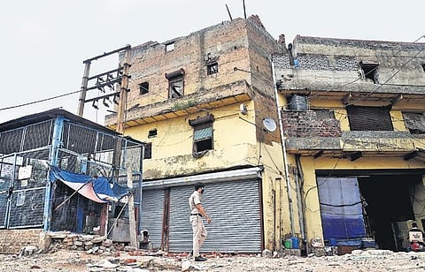 Police inspect site of the building collapse in the Bara Hindu Rao area. (Photo | Parveen Negi, EPS)