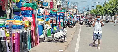 Makeshift shops that were demolished on Ranihat-Station Bazaar road as are back on the stretch. (Photo | EPS)