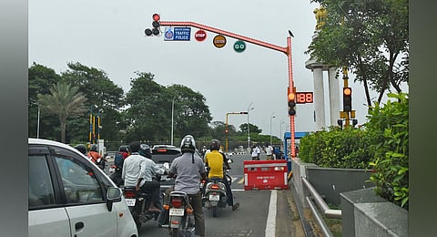 A new traffic signal been introduced at Kamarajar Salai in Chennai as a pilot study to curb the traffic. (Photo | Ashwin Prasath, EPS)