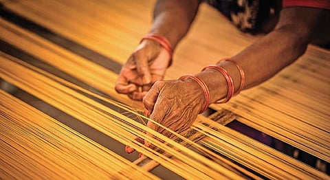 Mangalagiri handloomers get a helping hand