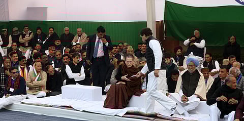 Congress chief Sonia Gandhi, former PM Manmohan Singh, party leaders AK Antony, Rahul Gandhi, Gulam Nabi Azad, Priyanka Gandhi, Anand Sharma at a portest. (Photo | Shekhar Yadav/EPS)