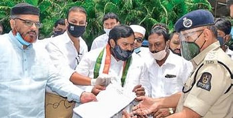 Congress leaders lodge complaint at Saifabad police station on Tuesday.
