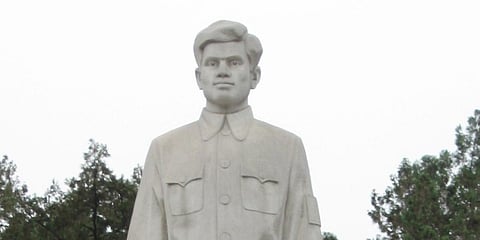 A statue of World War II doctor Dwarkanath Kotnis. (Photo| Wikimedia Commons)