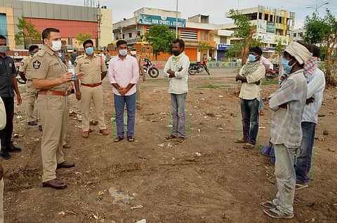 SP Siddharth Kaushal counselling tipplers in Prakasam district (Photo | EPS)