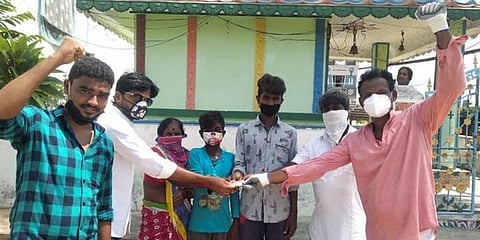 Local youths giving contribution to the elderly couple K Gavarayya and Rajulamma of Tekkali in Srikakulam. (Photo| EPS)
