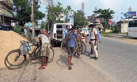 Police personnel returning commuters as they flouting lockdown norms in Bengal. (Photo| ANI)