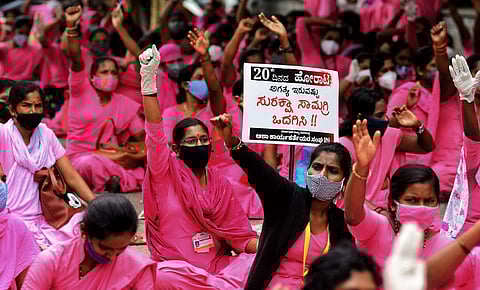 ASHA workers stage protest in Bengaluru. (Photo| EPS/ Shriram BN)