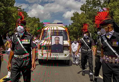 The mortal remains of former president Pranab Mukherjee being taken to Lodhi Road crematorium from his residence for the final rites, in New Delhi, Tuesday. (Photo | PTI)