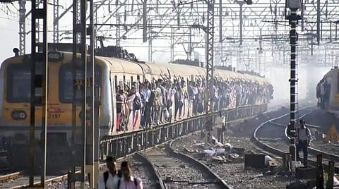 Crowded Mumbai locals in pre-coronavirus days. (File Photo | PTI)