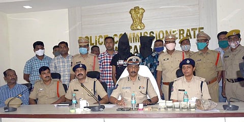 Warangal Police Commissioner P Pramod Kumar addresses the media on the vegetable vendor murder case. (Photo| EPS)