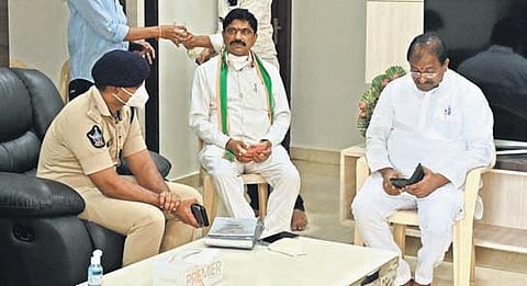 BJP State president Somu Verraju kept under house arrest as the party called for Chalo Amalapuram, at Tadepalli in Guntur district on Friday I PRASANT MADUGULA