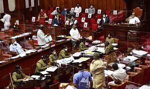 Ayanur Manjunath rushes to the well of the House during the Legislative Council session to protest against his own party’s failure to pay college guest lecturers’ salaries. (Photo | Vinod Kumar T)