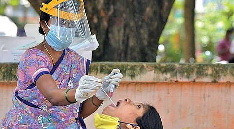 A health worker collects samples without wearing a PPE | meghana Sastry