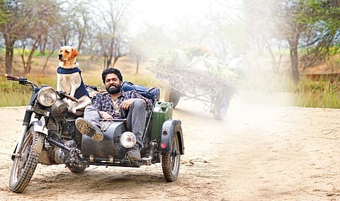 A still from 777 Charlie