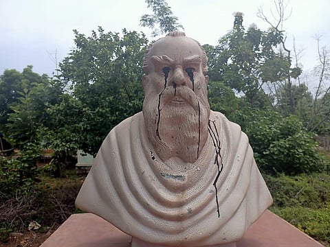 The defaced Periyar bust (Photo | EPS)