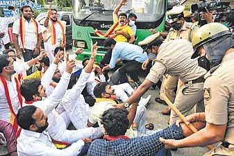 Farmers on Monday went on a state-wide strike but have now realised that they cannot garner national attention for long with conventional protests | shriram B N