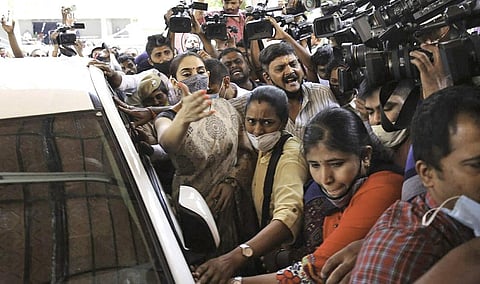 Kannada actor Ragini Dwivedi being brought for questioning in connection with the drug racket case at the CCB head office in Bengaluru. (Photo | Meghana Sastry, EPS)