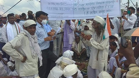 Members of Tana Bhagat group protesting at the railway tracks. (Photo | EPS)