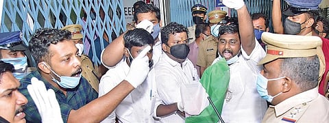 Youth Congress activists led by district president M G Kannan lay siege to the DMO’s office in Pathanamthitta, as part of their protest against the alleged rape of a Covid patient by a 108 ambulance