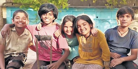 A still from Atkan Chatkan.