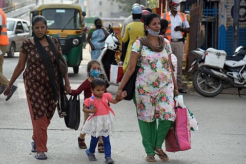 People walking without mask at City market in Bengaluru on Sunday. (Photo | Nagaraja Gadekal/EPS)