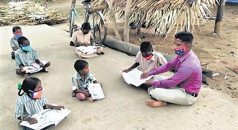 Teachers come to the house of students living in a Irula Colony twice a week to ensure that they dont miss a class | SPECIAL ARRANGEMENT